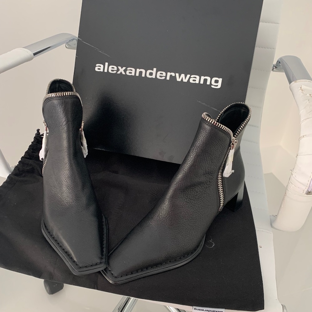 ALEXANDER WANG LANE LOW BOOTIE-NWT.  Box and dustbag included.